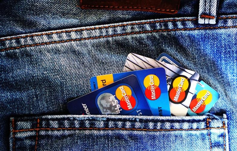 存万元每天只得4毛,余额宝带头冲进1时代,货币基金为啥不香了?