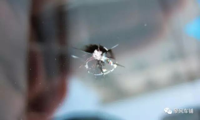 车玻璃从里面碎了是什么原因,车玻璃裂痕修复多少钱
