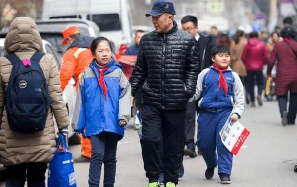 上海接送孩子放学钟点工走俏,新型职业上海接送孩子放学钟点工