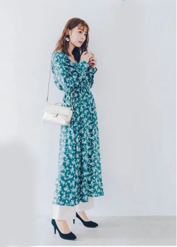 一条花裙怎么开启浪漫春天,用一条花裙子开启浪漫春天