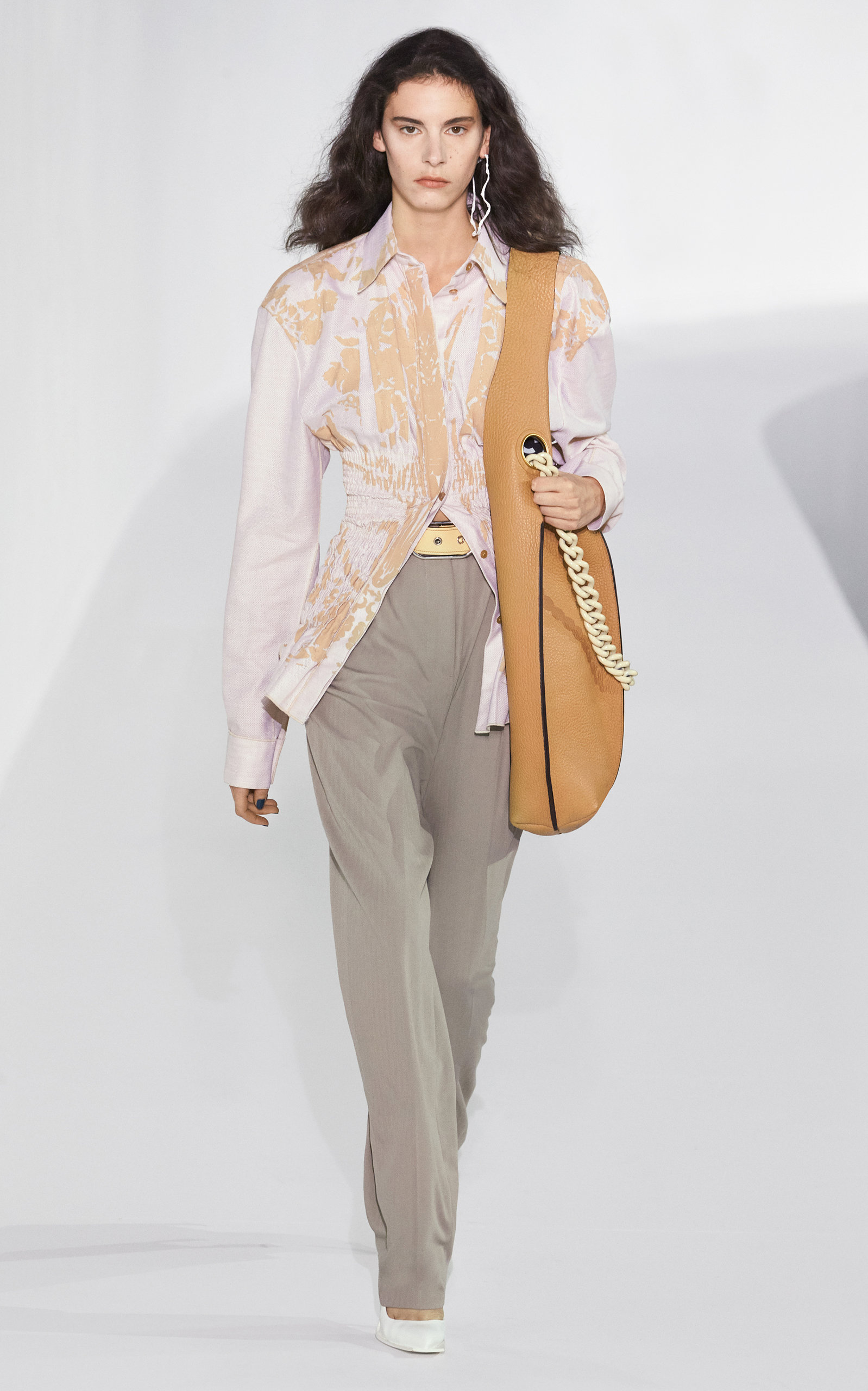 一条时髦的腰带帮你解救身材焦虑,腰带系得好秒变时髦精