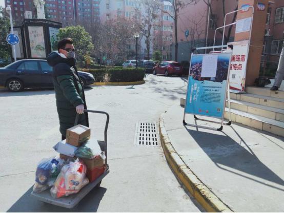 居民点菜社区送单志愿者上门服务,志愿者变身代购员便民举措暖人心