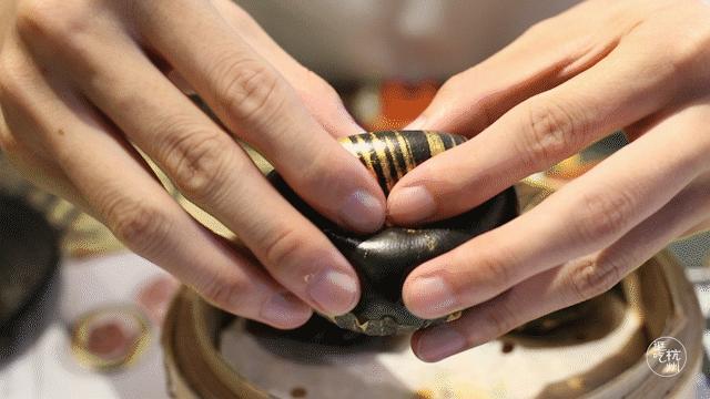 9元一个乌龟包，80+种港式茶点，这家超会卖萌的茶餐厅进门就送你