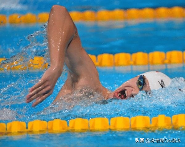 自由泳怎么游怎么发力主要练什么,自由泳快速游的技巧