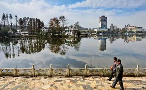 为什么工资那么低却不进厂,工资不高为什么要定居黄石