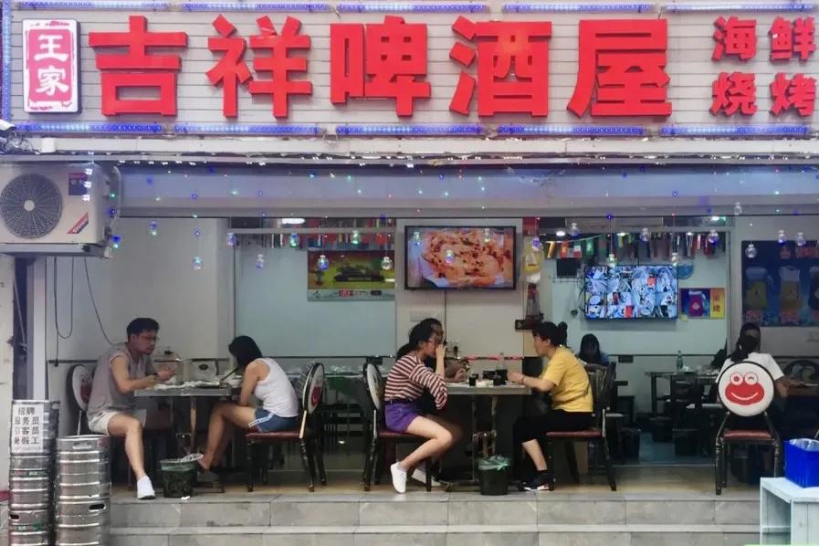 青岛即可以看海还能吃海鲜的地方,去青岛吃好海鲜看大海心情自然好