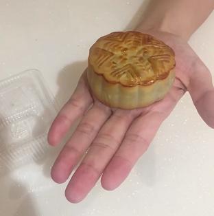 月饼大圆饼测评,四大名牌月饼大比拼