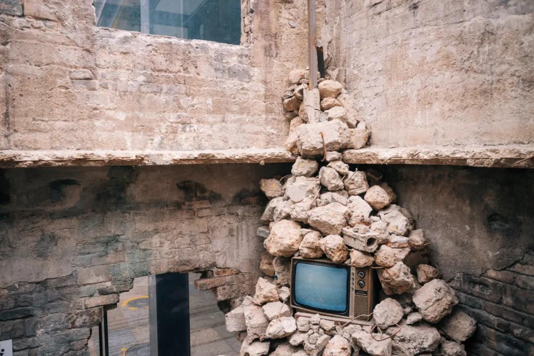 把繁华踩在脚下,将吃喝囊括周边。去长沙要住地标里