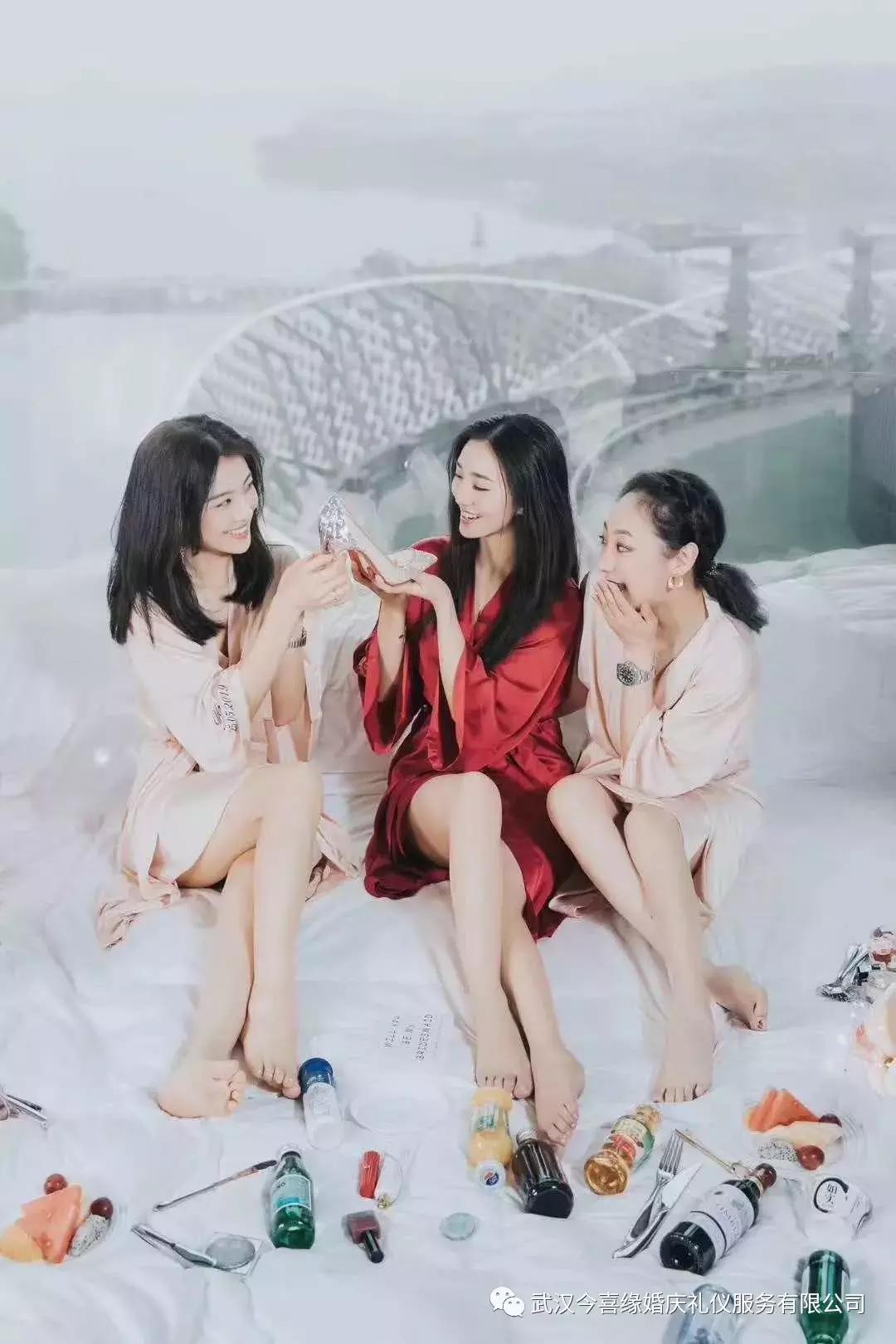 何超盈过大礼什么意思,何猷君晒姐姐何超盈过大礼仪式照