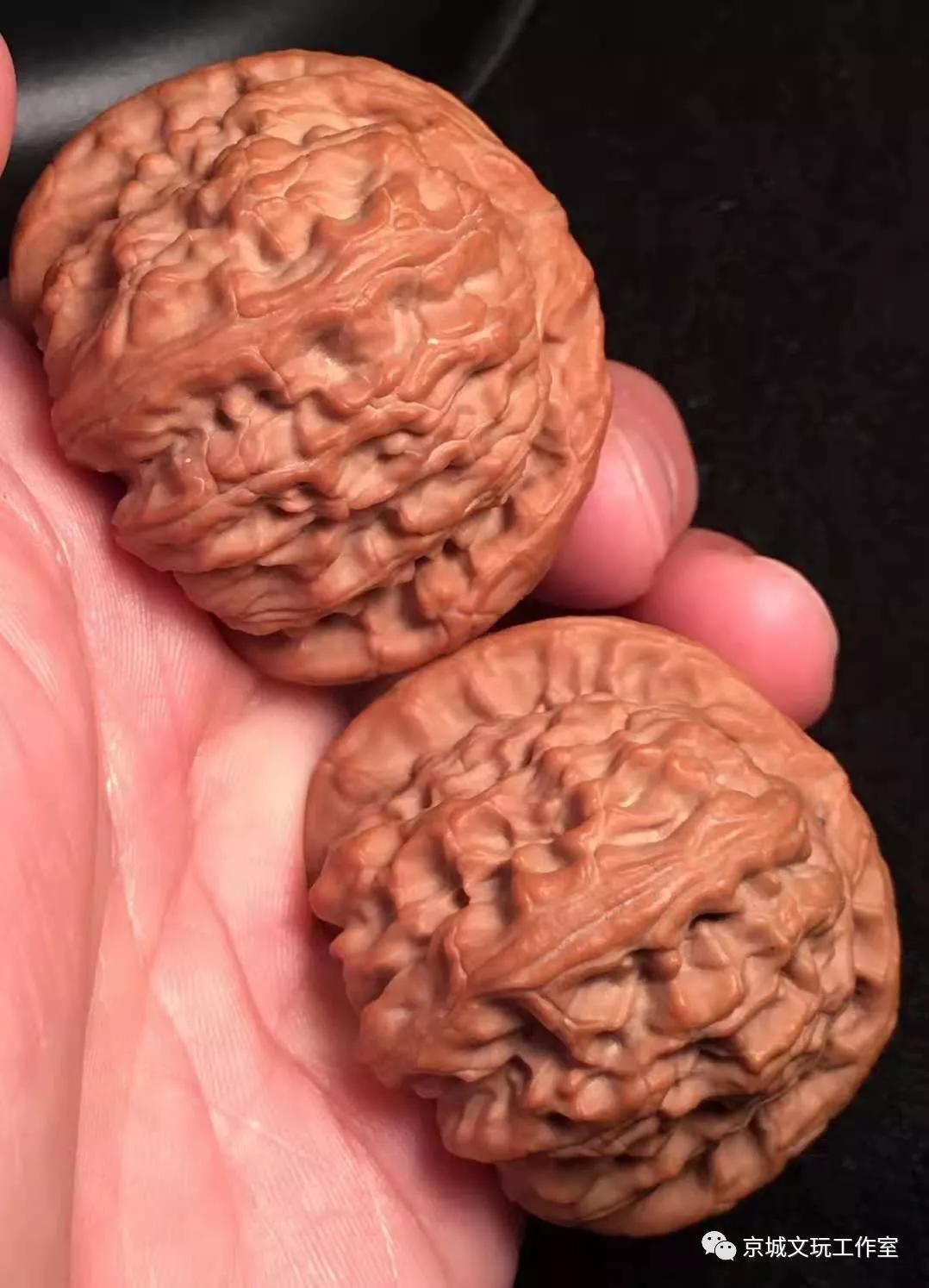 文玩核桃刚到手必须刷亮才能盘吗,文玩核桃正确盘玩手法