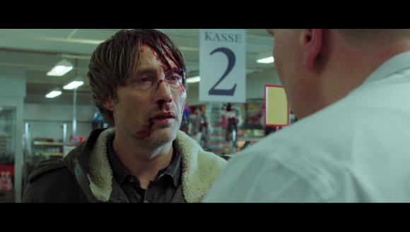 男子遭围殴毒打,男子多次被殴打