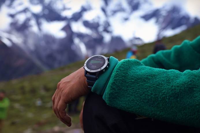 佳明fenix5运动手表值得买吗,全新gps智能户外运动腕表suunto