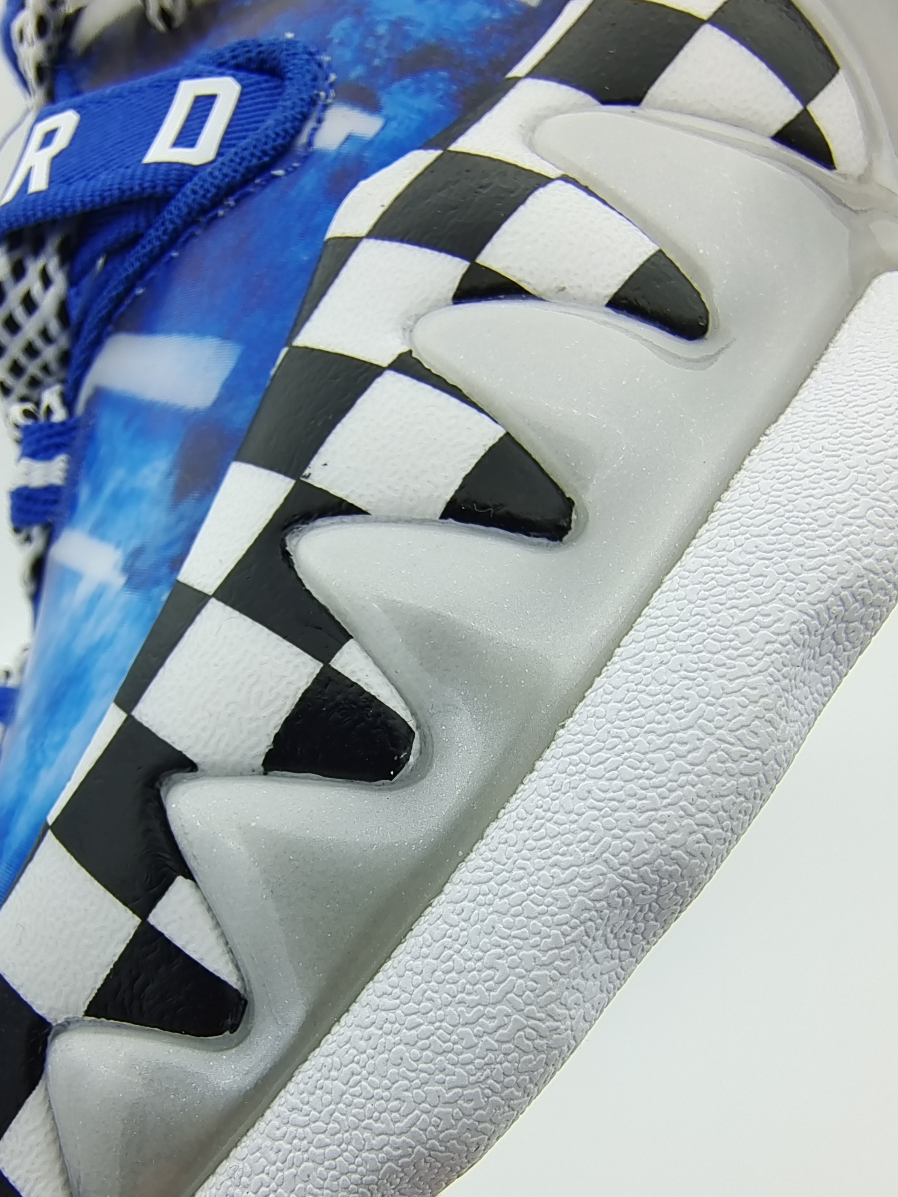 海沃德2有黑金配色吗,安踏海沃德2照片