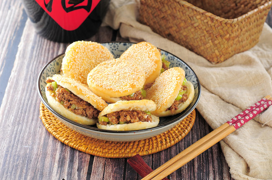 烤肉夹馍技术培训,正宗肉夹馍小吃教学培训哪里有