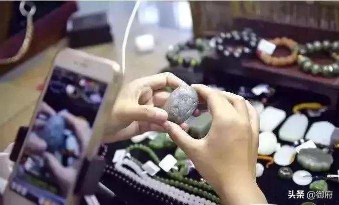 直播行业惹众怒?7000名玉商联名上书抗议,玉石直播要歇菜了?