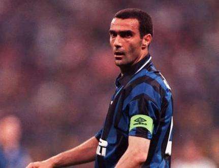 一生效力一个俱乐部的球星,一生一个足球明星