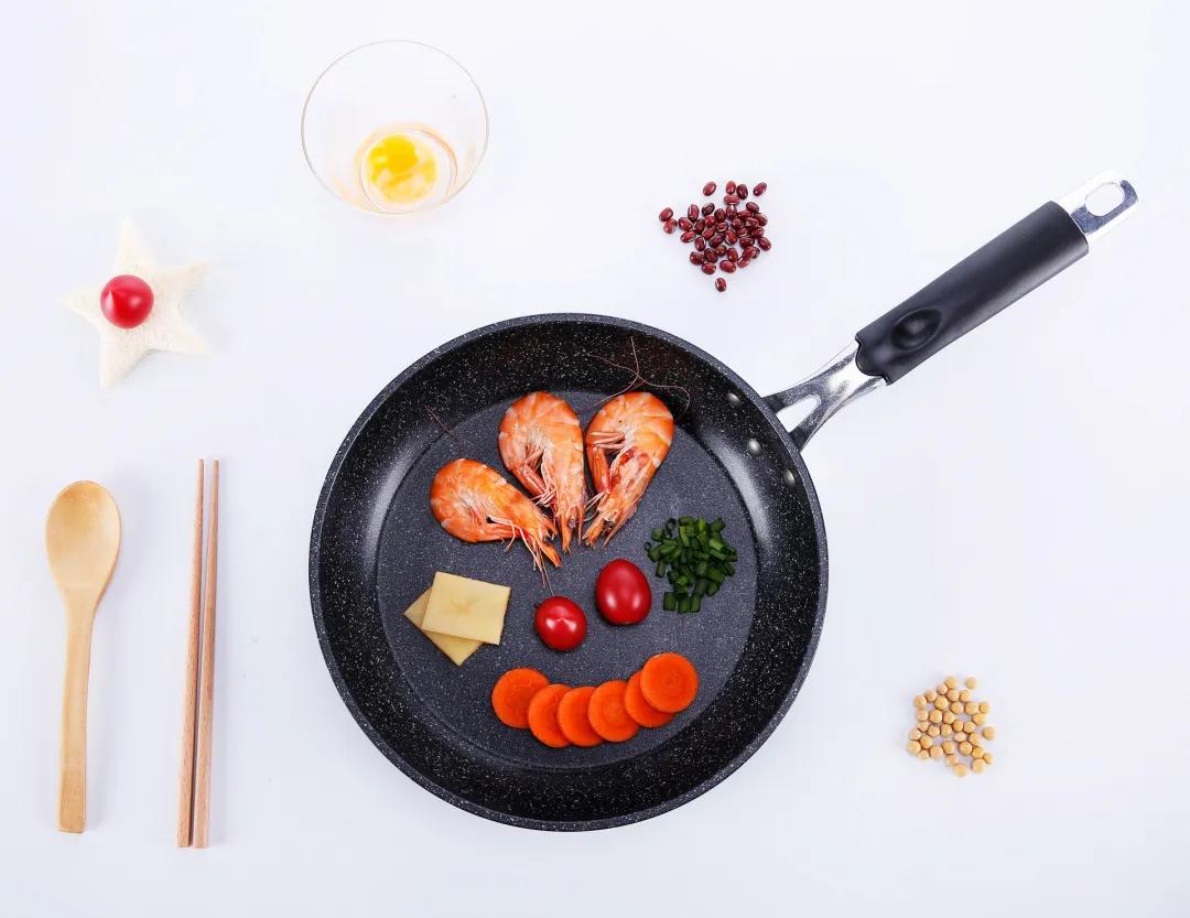 家里的不粘锅是什么涂层有毒么,不粘锅会致癌你还敢用吗