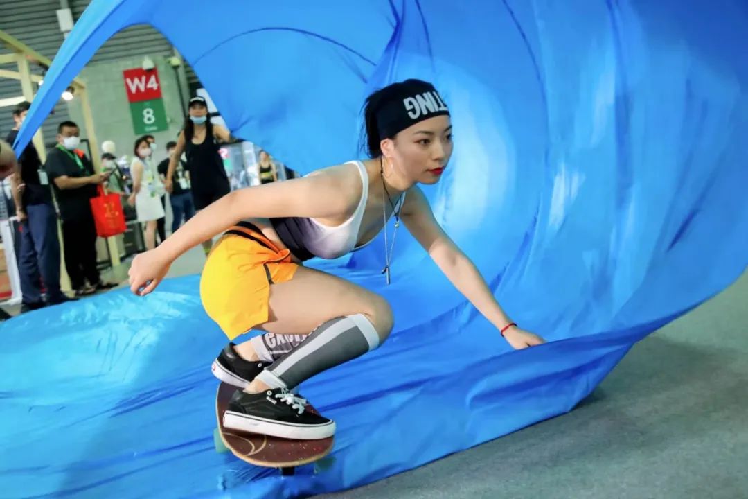 我最爱的红色冲锋衣,红色冲锋衣怎么搭配都丑