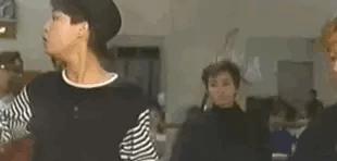 宝冢歌剧团男役可爱片段,宝冢歌剧团男役展示魅力