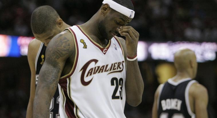 詹姆斯打5号位湖人vs掘金,从1号位打到5号位的球员