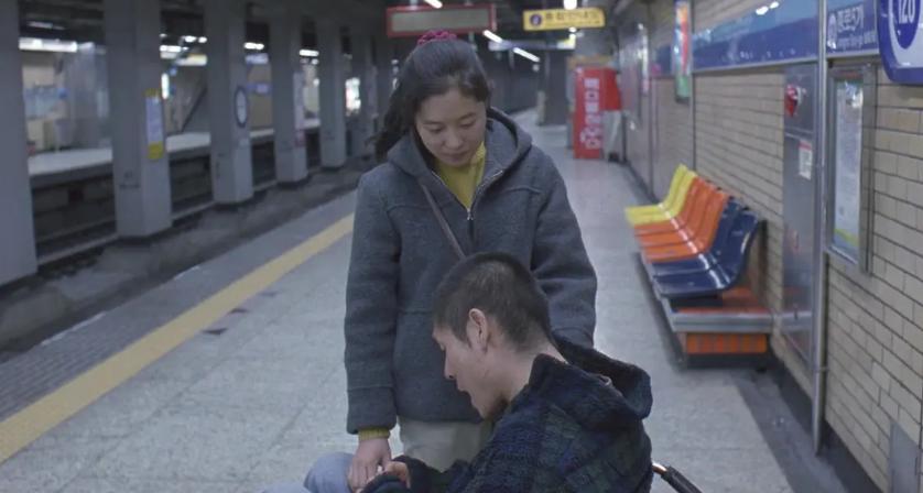 小混混爱上单纯女,残疾男人爱上智障女孩