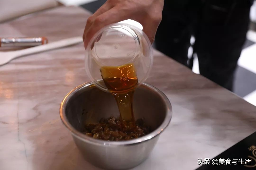 竟然比马卡龙还好吃？日本爆款小点心朗姆葡萄夹心饼干，超全配方