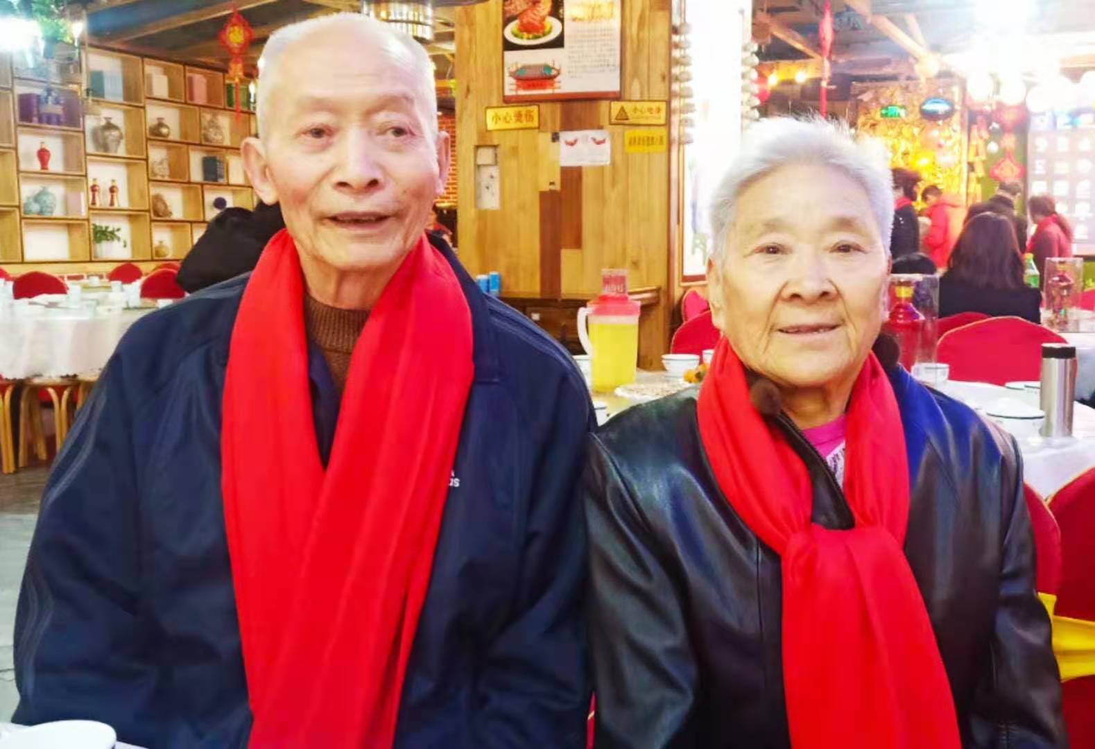 数九寒天,八十岁老夫妇每天凉水洗头擦身,我听后心里发抖