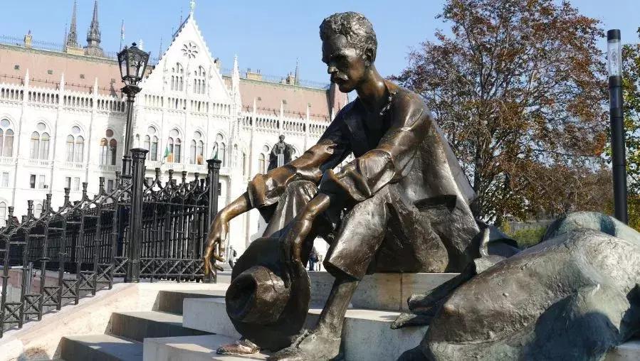 诗人或流浪者,街头艺人是一种什么生物?