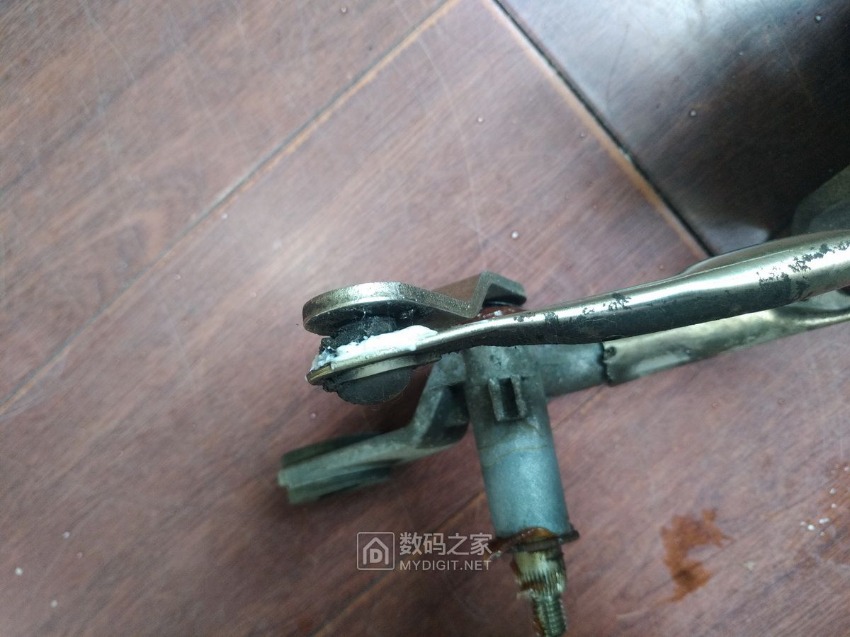 最老款长城c30怎么换雨刷,长城c30雨刷器喷嘴拆卸视频