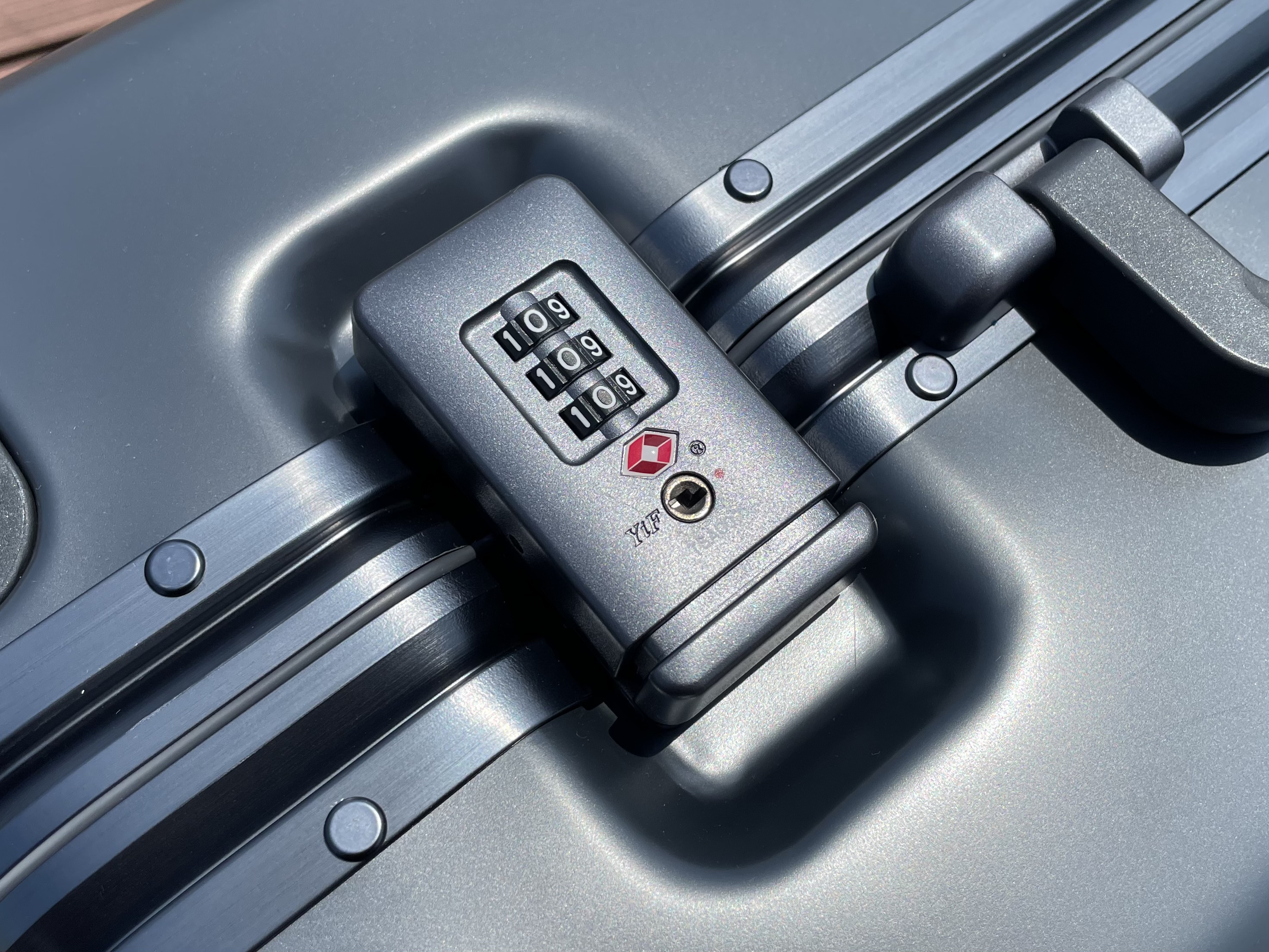 行李箱的挑选技巧以及要点,如何选购行李箱最合适