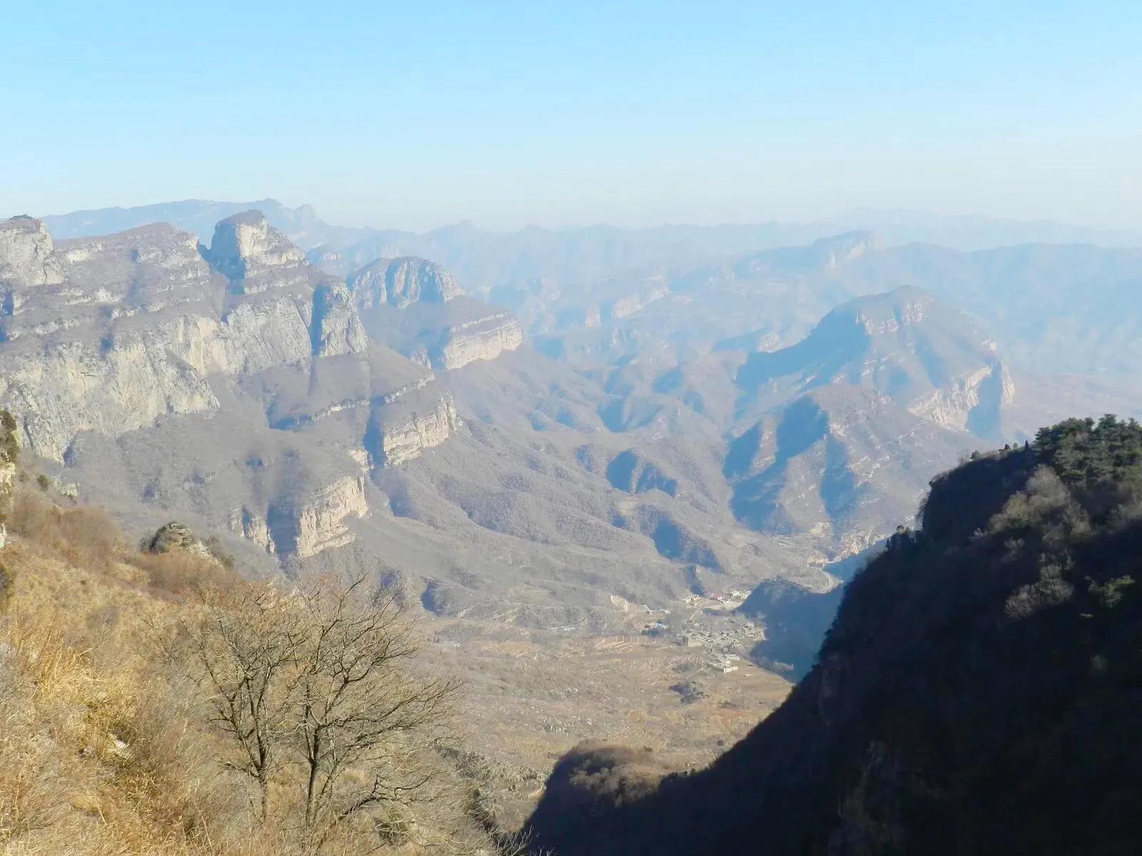 在山里迷路遇到狐狸,在山里迷路遇到了好漂亮的小姑娘