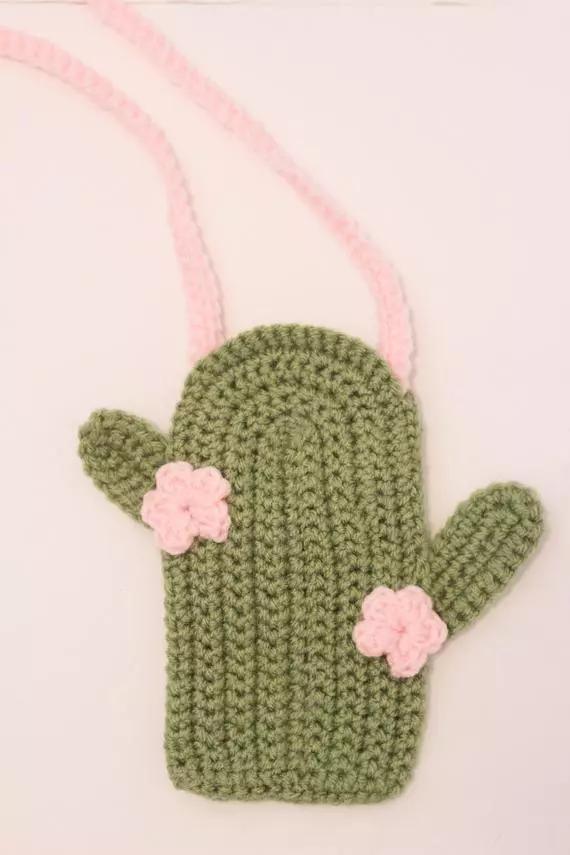 如何钩小包上的小装饰,钩个随身小包包好看