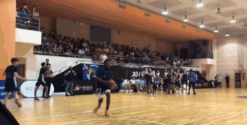 中美篮球差距还是太大，三场狂胜95分，詹韦儿子联手太强了