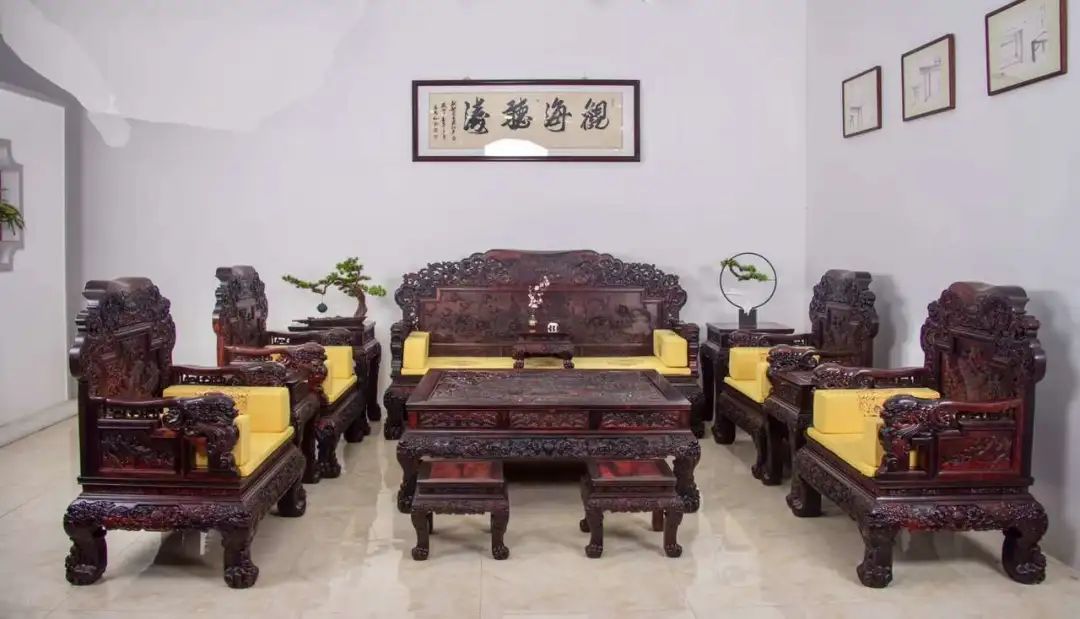 人养木三年木养人一生什么意思,红木家具适合家庭养吗