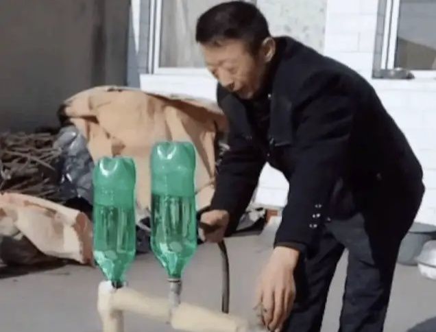 自来水管冻了最好的解决办法,水管外露冻着怎么办