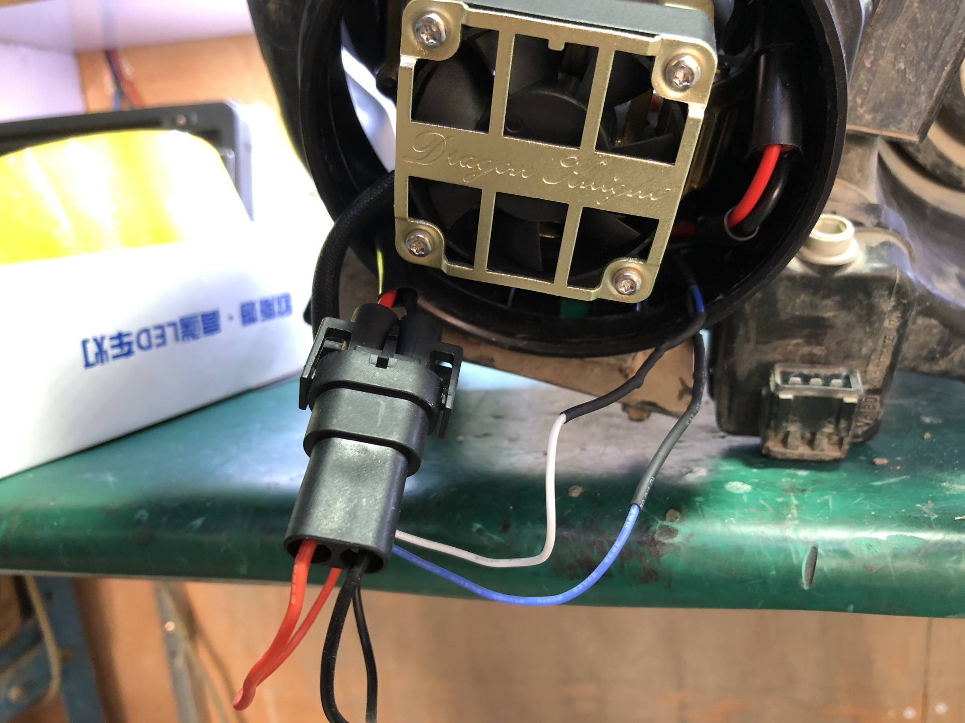 指南者改装自动大灯教程,指南者怎样自己更换车灯