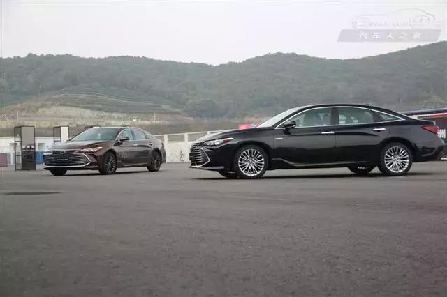 试驾丰田亚洲龙混动旗舰版,丰田亚洲龙对比雷克萨斯es试驾