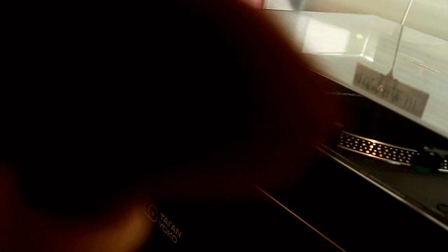 天河“精神避难所”，卖黑胶味的咖啡特调