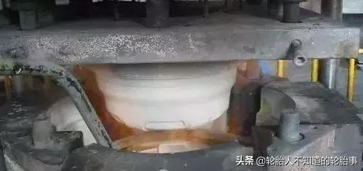 小车轮毂如何制造出来的,轮毂是怎么铸造的