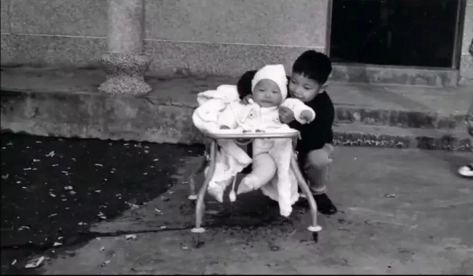 删*片毛**，讲荤段子，还不洗澡，但他教出的学生却能为刘德华写歌