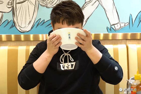 越南牛肉粉多少钱一碗,胡志明最好吃的越南粉