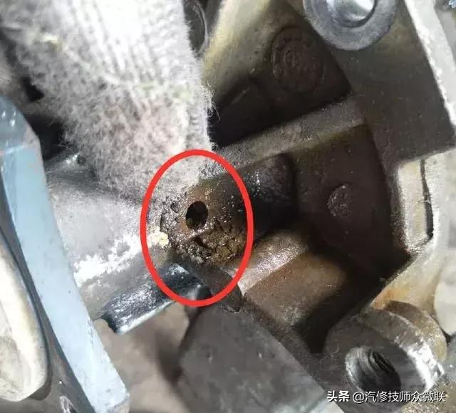 比亚迪底盘出现红色液体,比亚迪发动机底盘漏彩色的油