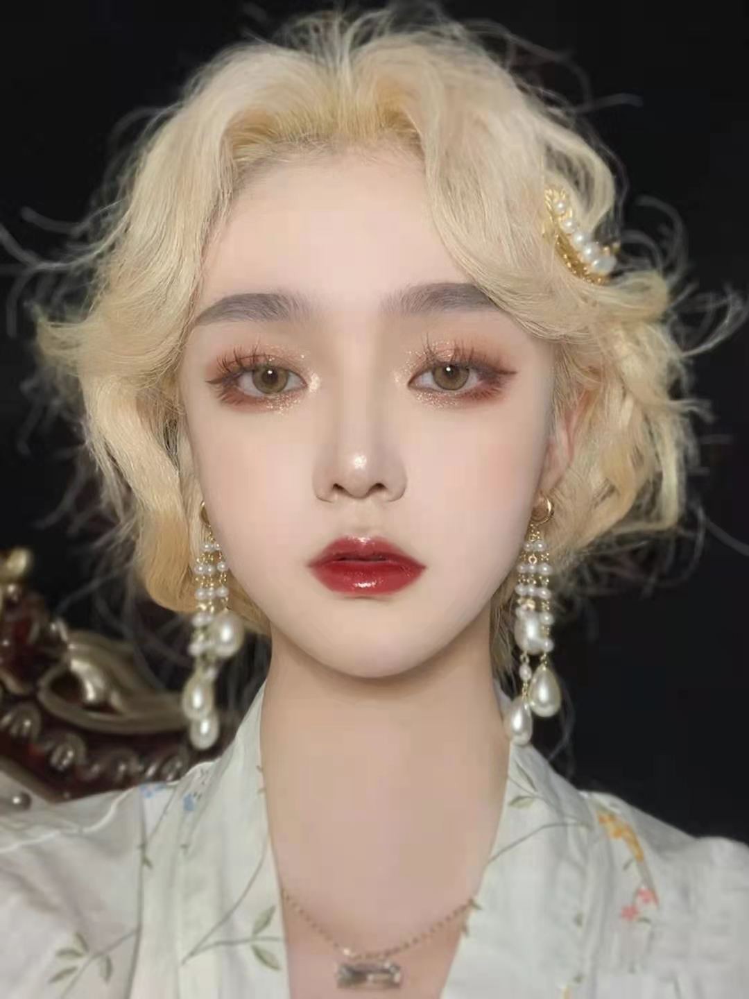 别染“黄头发”了，选择今年受宠的6款发色，显白又时髦