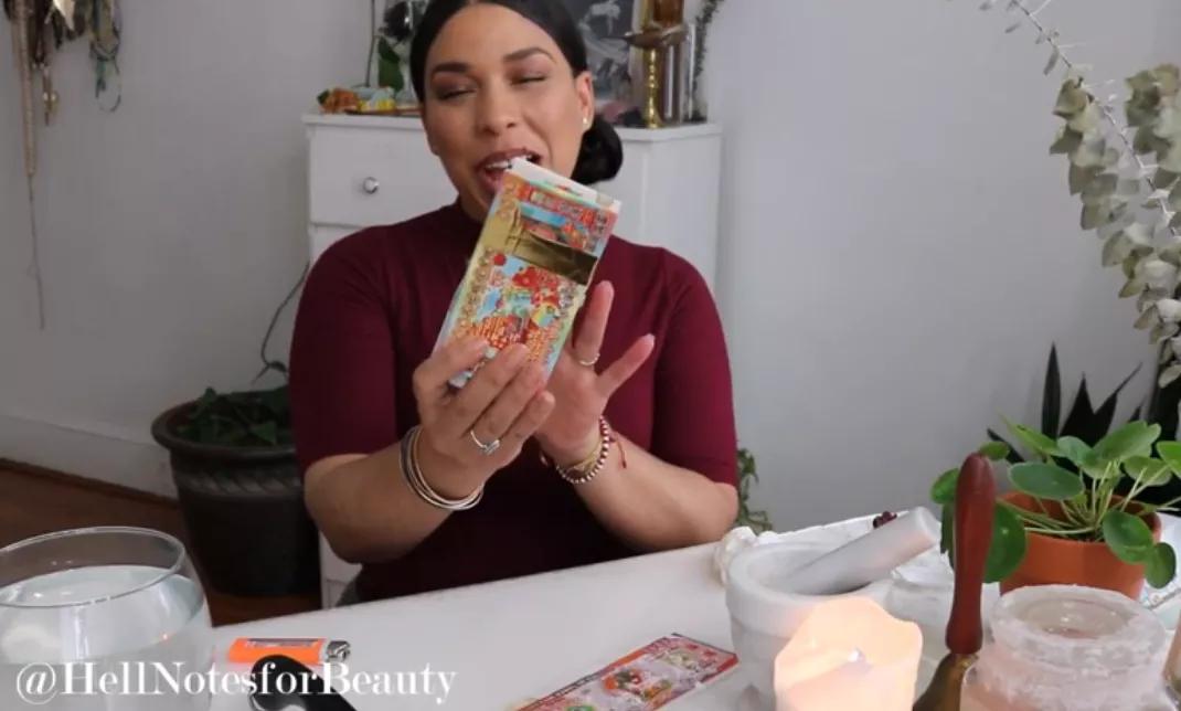 外国人喜欢在中国买手机壳,老外来买手机壳