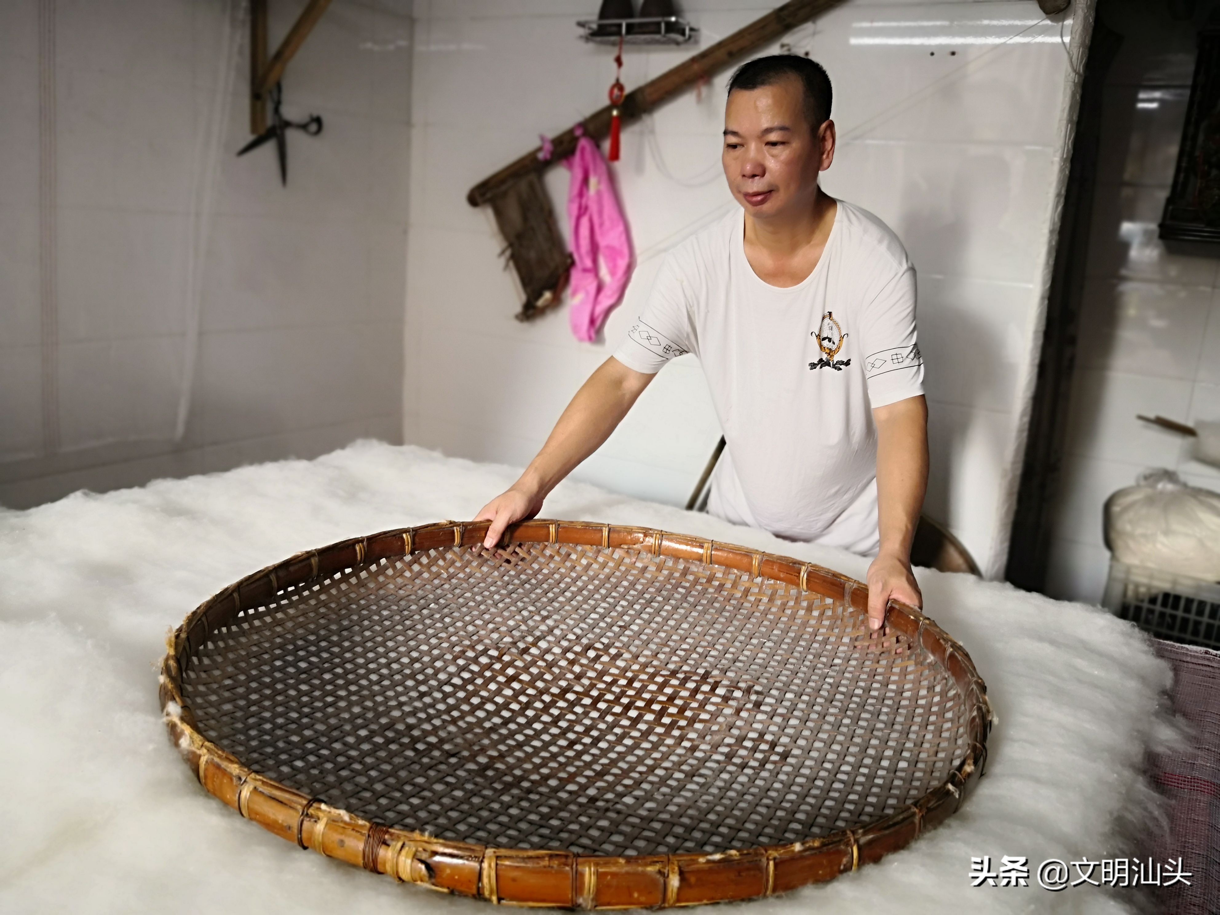 老手艺人姚俊明近40年的坚守——弹棉花里的匠心梦