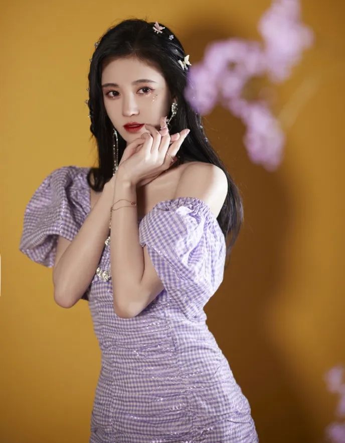 肤色暗沉的女生适合穿什么色彩,肤色偏黑女孩适合用什么色号口红