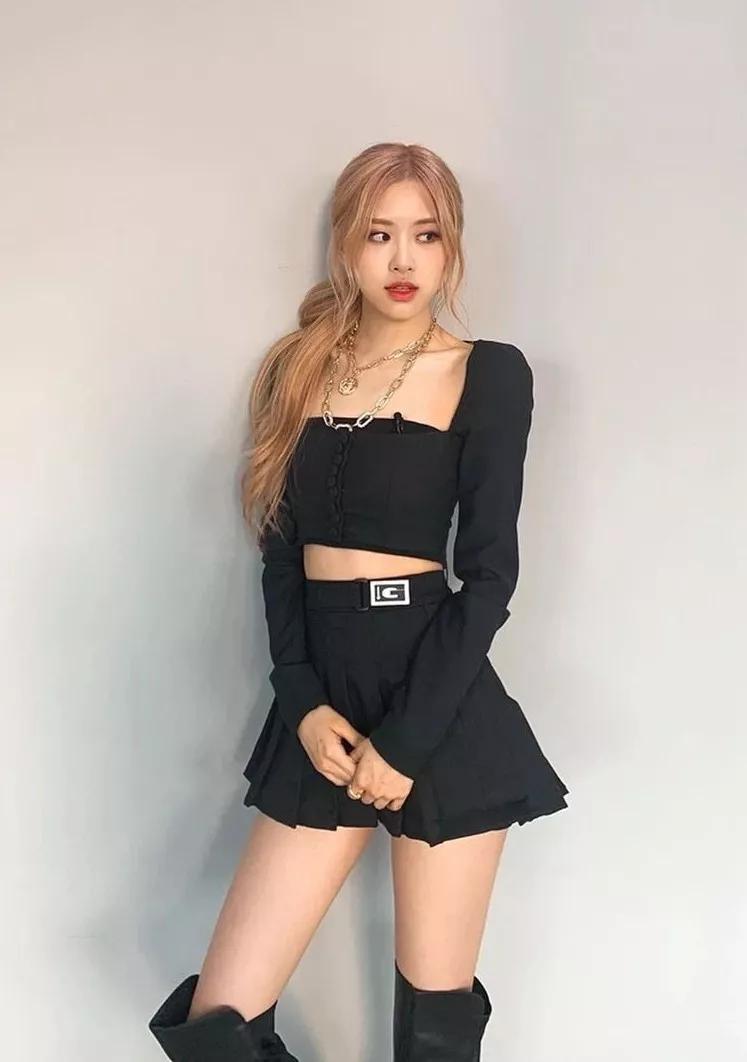 细腰女生穿搭技巧,细腰长腿女生穿搭风