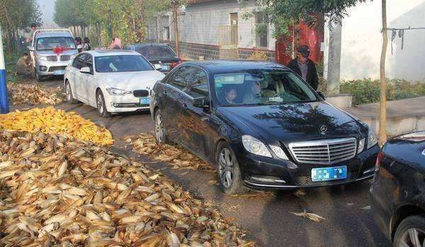 农村过年一定要攀比吗？他们活出了自己，看看到底什么下场