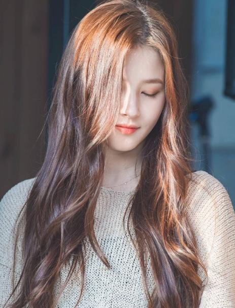 韩女团成员私密照遭泄露,21岁韩国女团偶像后台换衣被偷拍