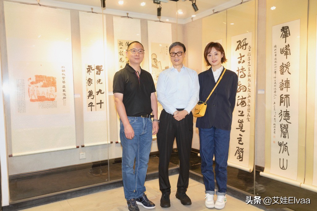 孙俪晒周末带孩子游玩新照,37岁孙俪罕见淑女装